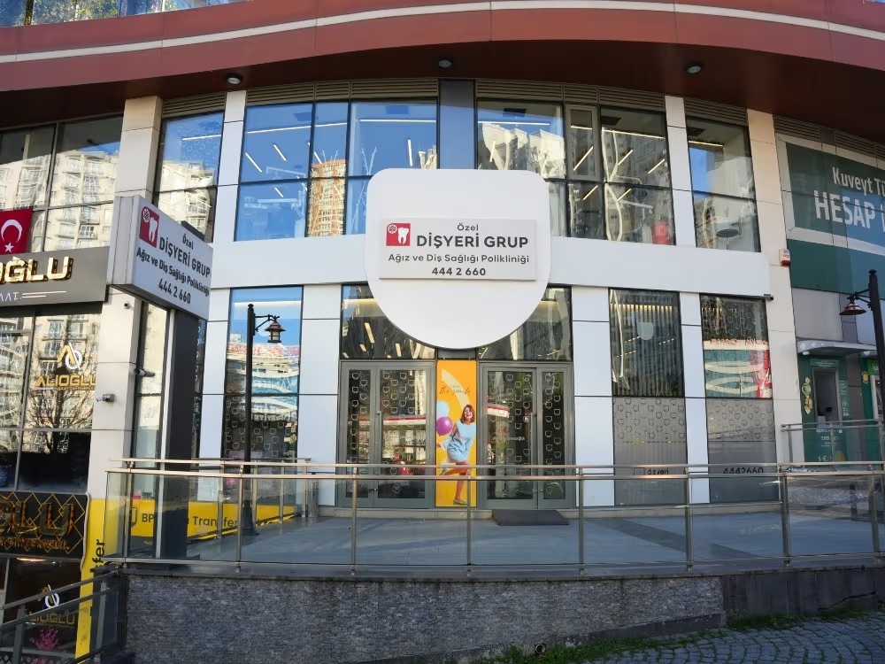 Entrance to the dişyeri Esenyurt clinic